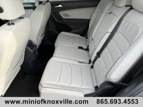 Used 2018 Volkswagen Tiguan SEL Premium image 32