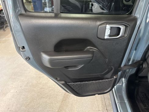 Used 2024 Jeep Wrangler Unlimited AWD/4WD image 44