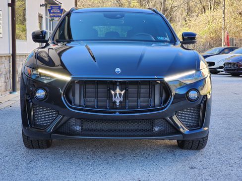Used 2022 Maserati Levante Trofeo image 6