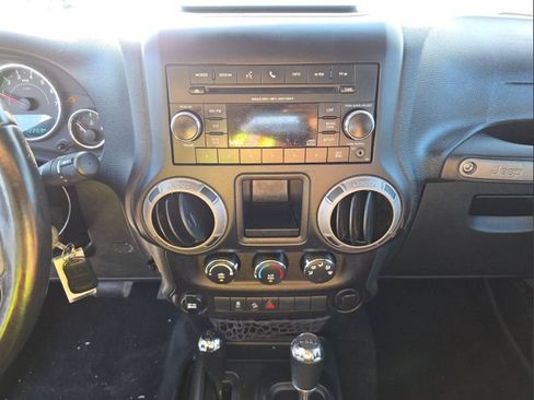 Used 2017 Jeep Wrangler Unlimited Sport w/ Connectivity Group AWD/4WD image 14