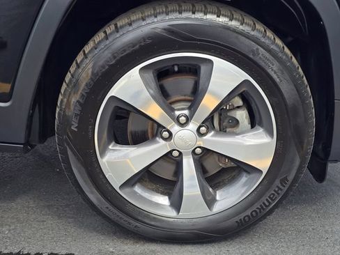 Used 2019 Jeep Cherokee Limited AWD/4WD image 33
