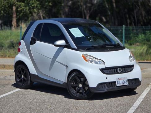 Used 2014 smart fortwo pure image 5