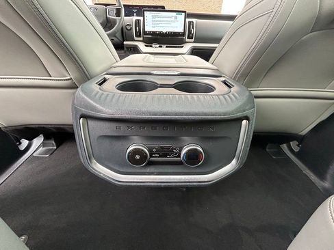 Used 2025 Ford Expedition Active AWD/4WD image 27