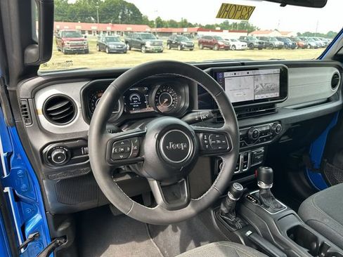Used 2025 Jeep Wrangler Sport AWD/4WD image 13