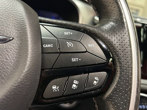 Used 2020 Chrysler Pacifica Limited w/ Quick Order Package 27H Red S image 22