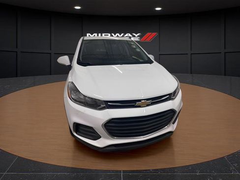 Used 2019 Chevrolet Trax LS w/ Tint and Cruise Package FWD image 5
