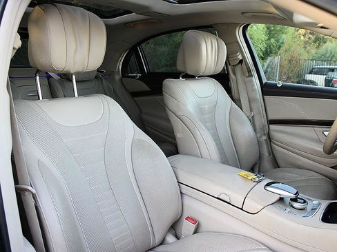 Used 2017 Mercedes-Benz S 550 Sedan image 27