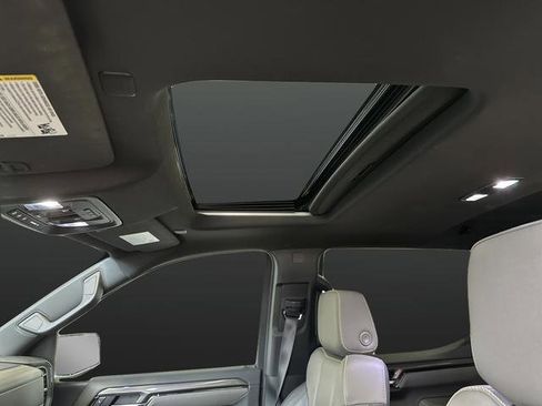 Used 2023 Chevrolet Silverado 1500 ZR2 image 7