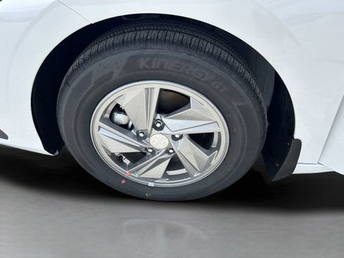 Certified 2026 Hyundai Elantra SE FWD image 32