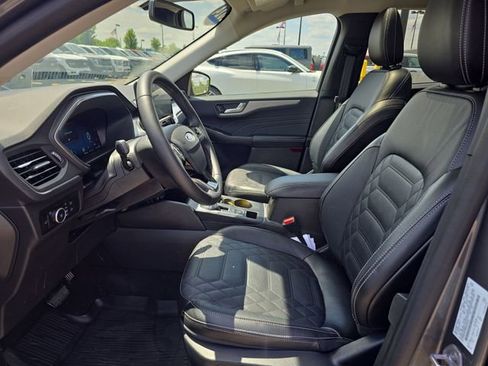 Certified 2024 Ford Escape Platinum w/ Premium Technology Package AWD/4WD image 14