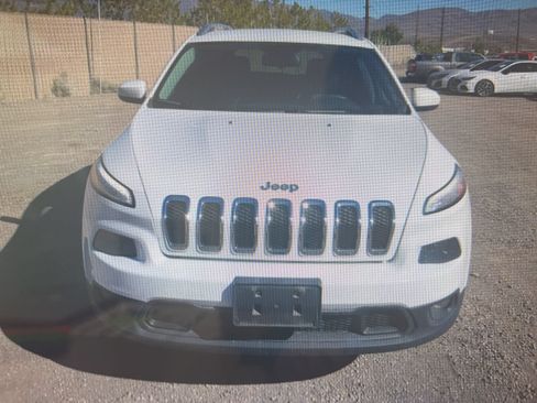 Used 2018 Jeep Cherokee Latitude w/ Safety Group AWD/4WD image 7