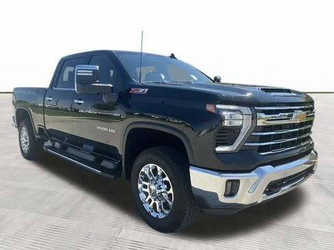 Used 2024 Chevrolet Silverado 3500 LTZ w/ LTZ Plus Package AWD/4WD image 2