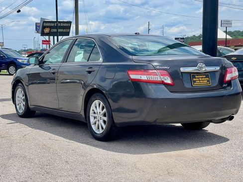 Used 2011 Toyota Camry XLE w/ XLE Extra-Value Pkg #2 FWD image 2