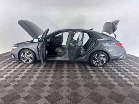 Used 2024 Hyundai Elantra Limited image 11