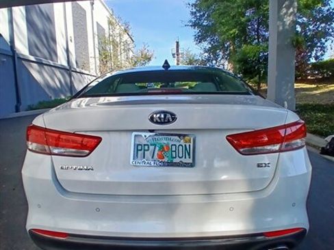 Used 2018 Kia Optima EX w/ Premium Package image 6