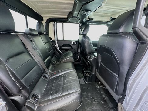 Used 2020 Jeep Gladiator Overland AWD/4WD image 19