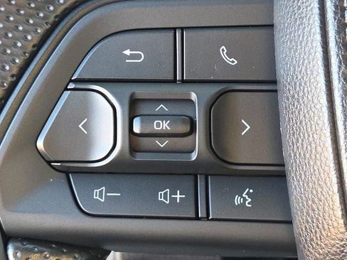 Used 2025 Toyota Tacoma SR5 AWD/4WD image 29