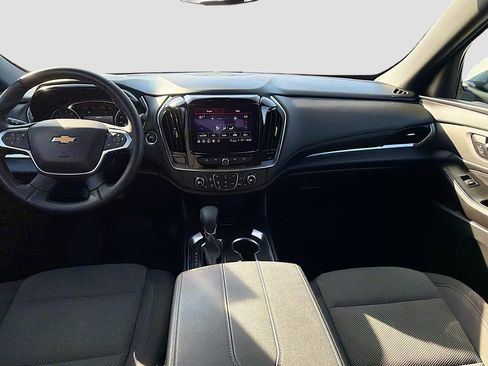 Used 2023 Chevrolet Traverse LT image 18