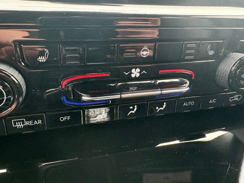 Used 2023 Jeep Grand Cherokee Altitude AWD/4WD image 18