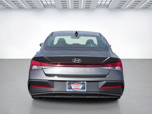 New 2026 Hyundai Elantra SE FWD image 5