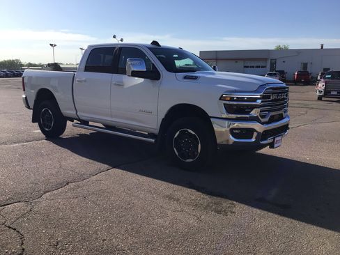Used 2025 RAM 3500 Laramie AWD/4WD image 4