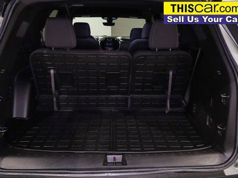 Used 2023 Chevrolet Traverse LT image 22
