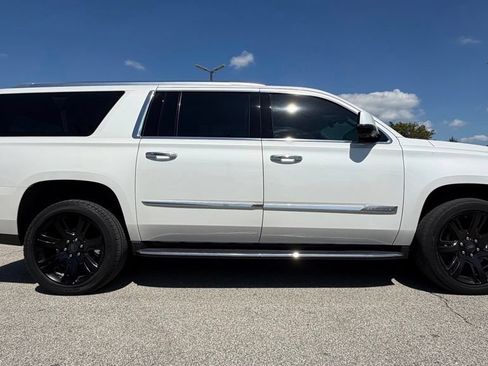 Used 2019 Cadillac Escalade ESV Premium Luxury AWD/4WD image 9
