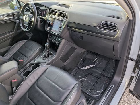 Used 2018 Volkswagen Tiguan SEL Premium FWD image 11
