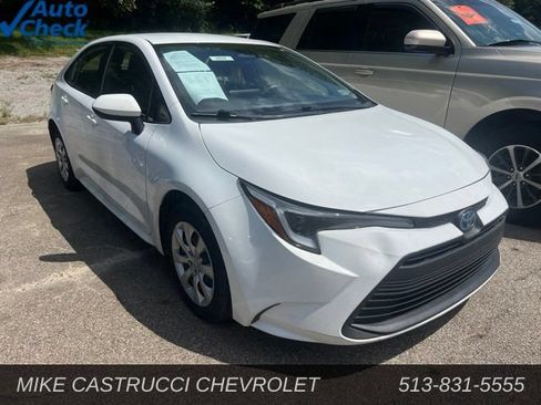 Used 2025 Toyota Corolla LE FWD image 2