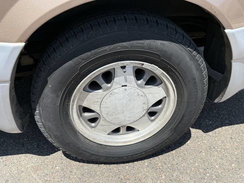 Used 2000 GMC Safari AWD w/ SLT Marketing Option Pkg 3 image 10