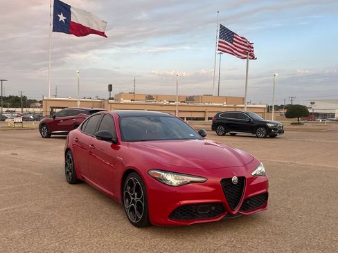 Used 2022 Alfa Romeo Giulia Veloce RWD image 2
