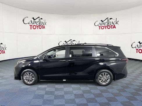 New 2026 Toyota Sienna XLE image 4