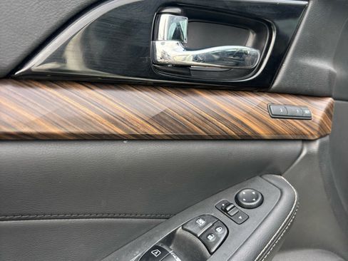 Used 2017 Nissan Maxima Platinum image 7