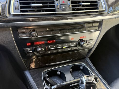 Used 2014 BMW 750Li image 22