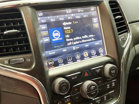 Used 2018 Jeep Grand Cherokee Altitude AWD/4WD image 15