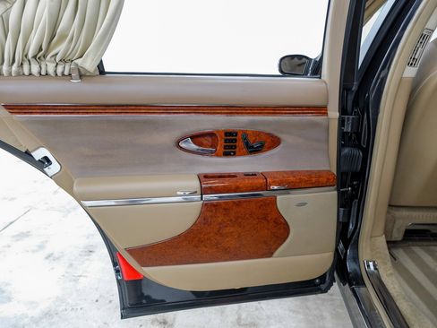 Used 2005 Maybach 57 image 45