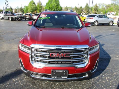 Used 2023 GMC Acadia SLE w/ Driver Convenience Package FWD image 2