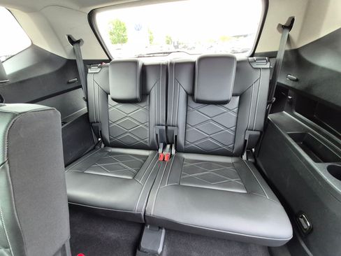 Used 2024 Volkswagen Atlas SE w/ Panoramic Sunroof Package AWD/4WD image 32