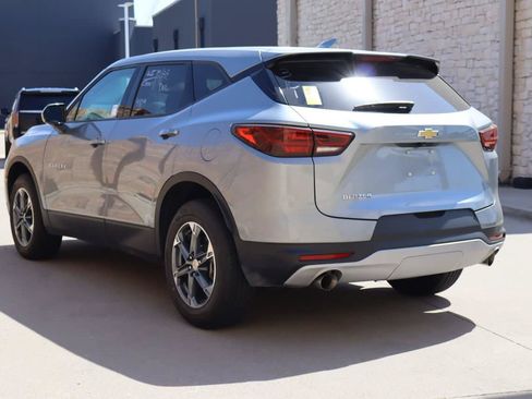 Used 2025 Chevrolet Blazer LT FWD image 3