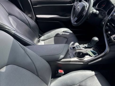 Used 2022 Toyota Camry XSE FWD image 11