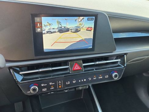 Used 2025 Kia Niro LX FWD image 19