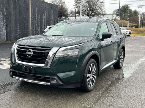 Used 2022 Nissan Pathfinder Platinum w/ Cargo Package image 7