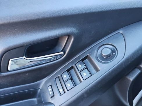 Used 2018 Chevrolet Trax LS FWD image 14