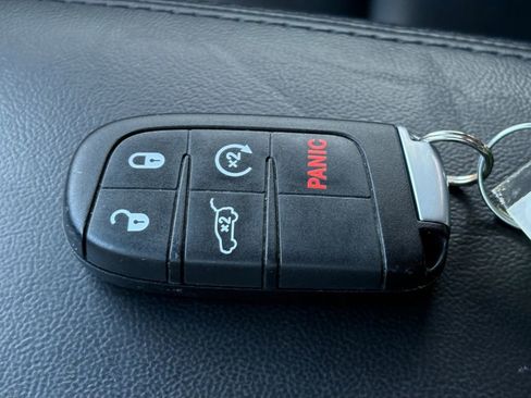 Used 2021 Jeep Grand Cherokee Limited w/ Sun & Sound Group image 31