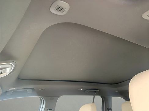 Used 2025 Jeep Grand Cherokee Limited image 49