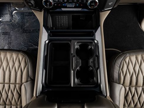 Used 2025 Ford F450 Platinum w/ Platinum Plus Package image 28