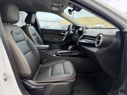 Used 2025 Chevrolet Trax ACTIV w/ Driver Confidence Package FWD image 11