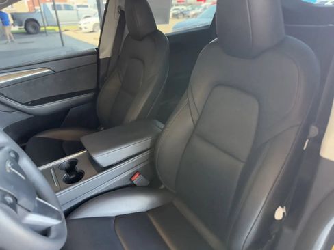 Used 2023 Tesla Model Y Performance image 14