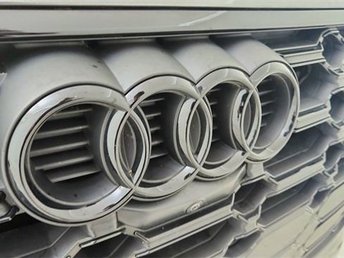 Used 2025 Audi Q5 e Premium Plus w/ Premium Plus Package image 16