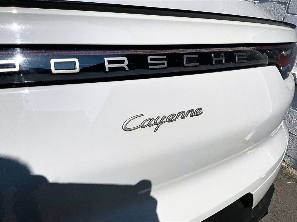 Certified 2023 Porsche Cayenne Platinum Edition AWD/4WD image 13